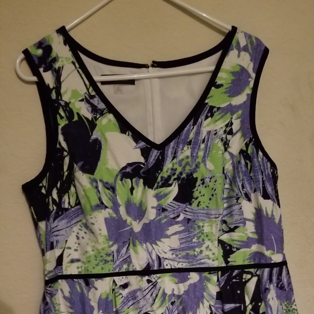 Nine West Sleeveless flower dress.